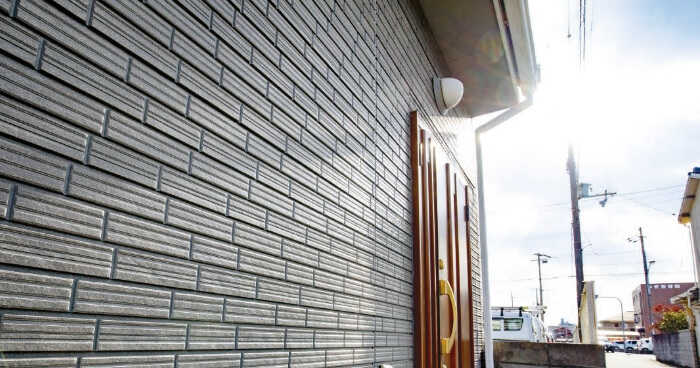 30�N�̐M���Ǝ���